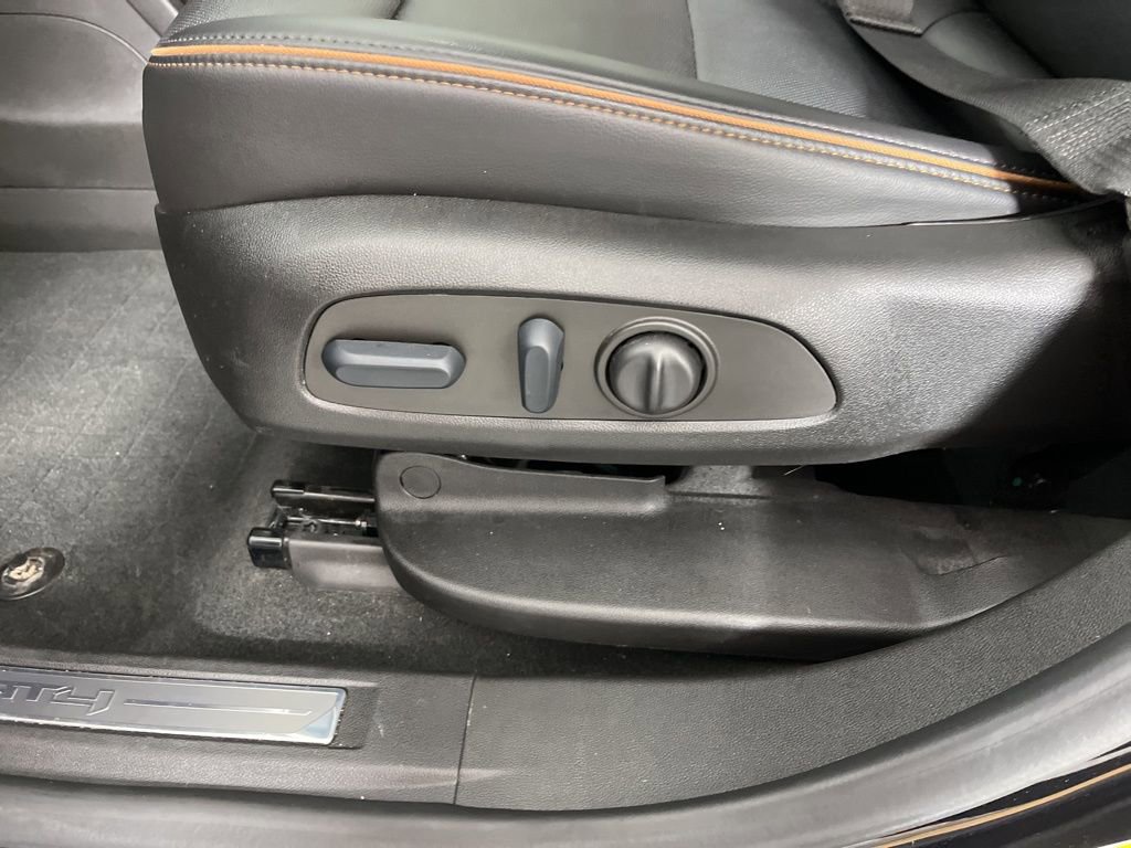 Used 2022 GMC Acadia AT4 w/ Technology Package image 25