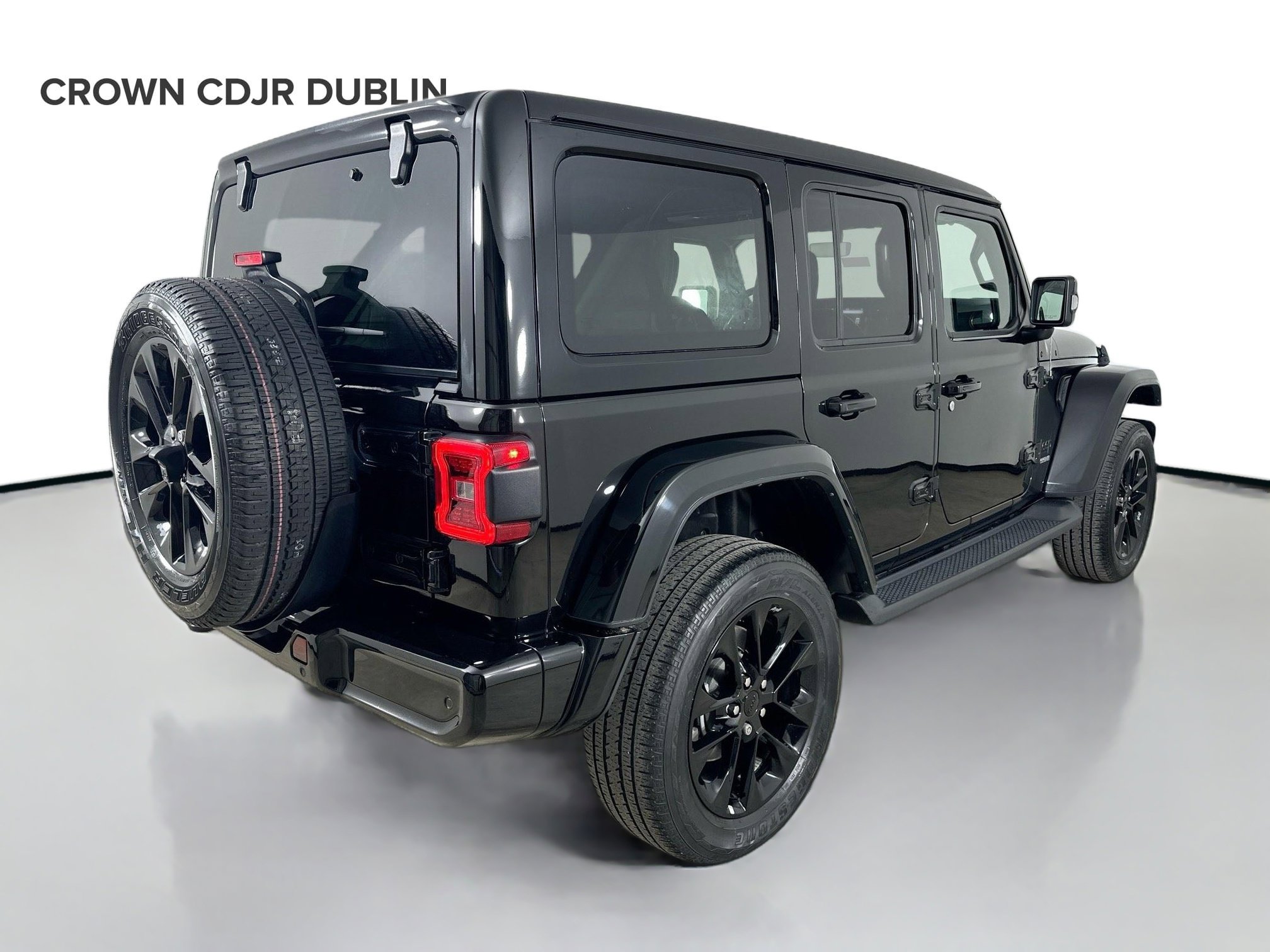 Used 2022 Jeep Wrangler Unlimited Sahara AWD/4WD image 5