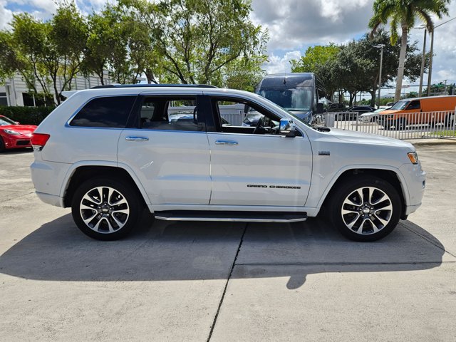 Used 2017 Jeep Grand Cherokee Overland w/ Jeep Active Safety Group AWD/4WD image 4