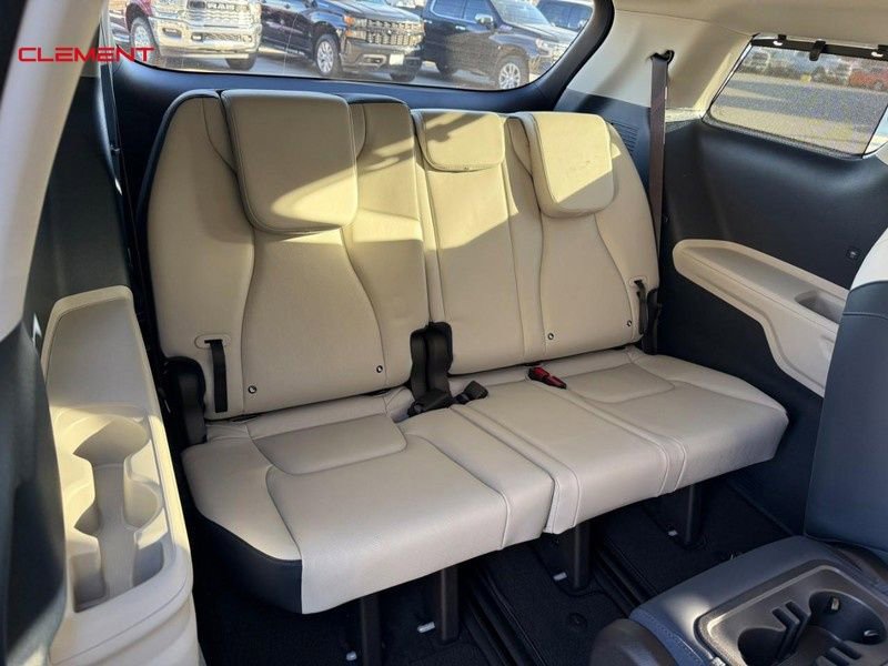 Used 2025 Kia Carnival EX image 13