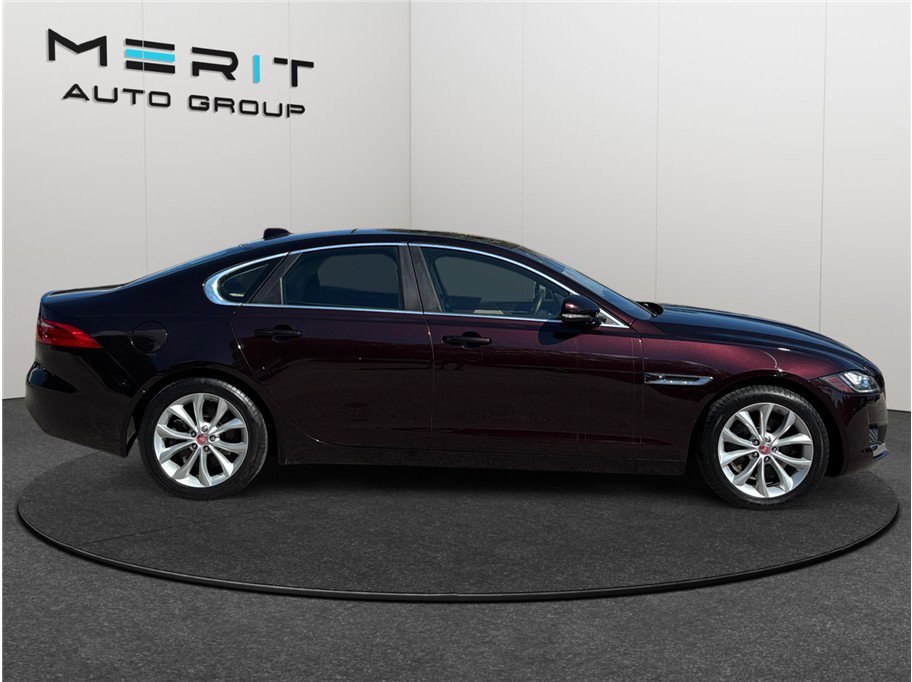 Used 2018 Jaguar XF Premium image 10