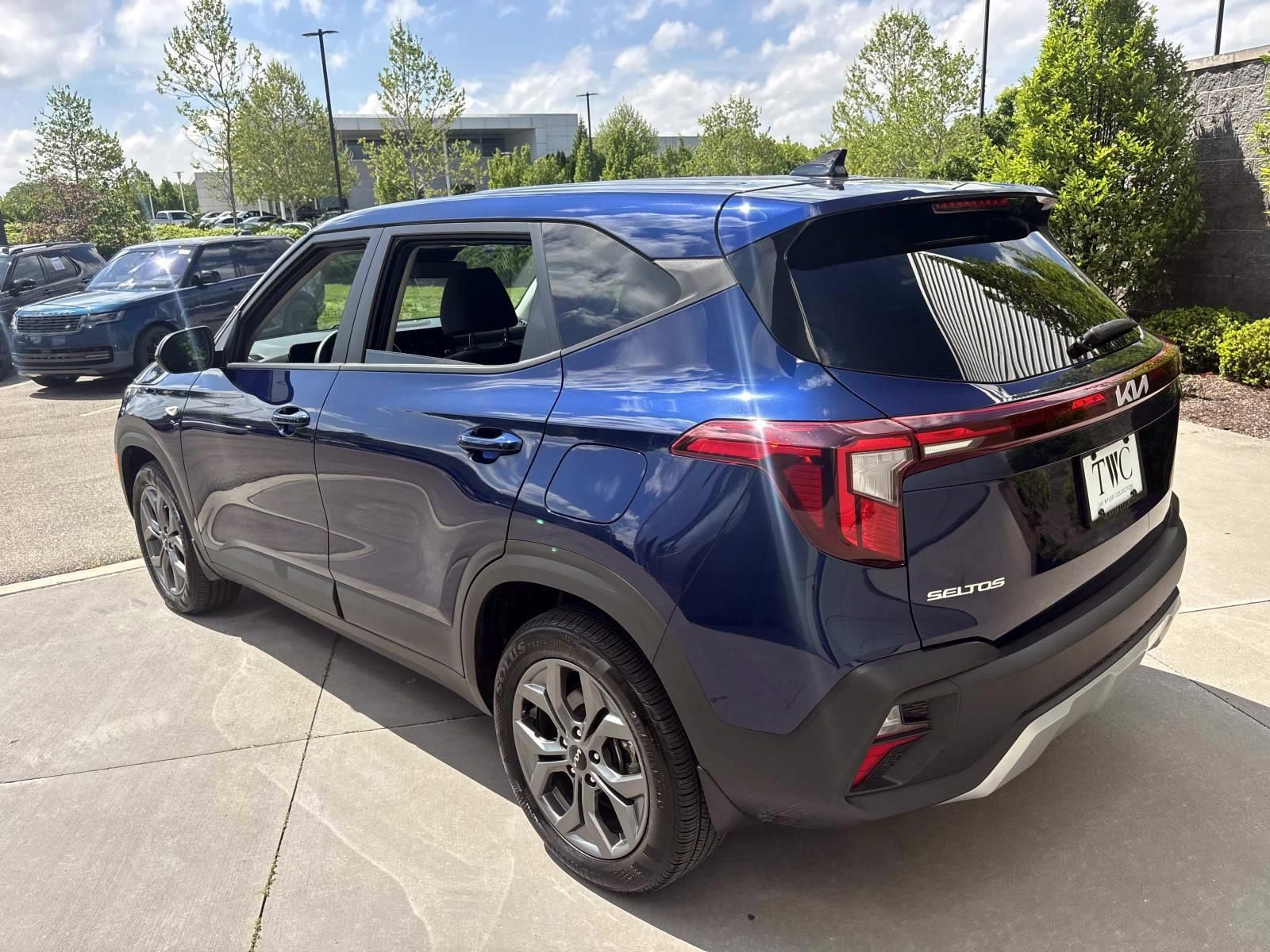Used 2025 Kia Seltos LX AWD/4WD image 7