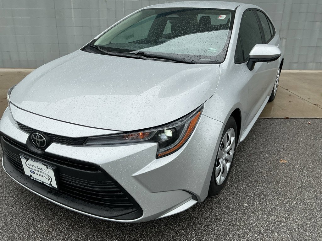 Used 2025 Toyota Corolla LE FWD image 3
