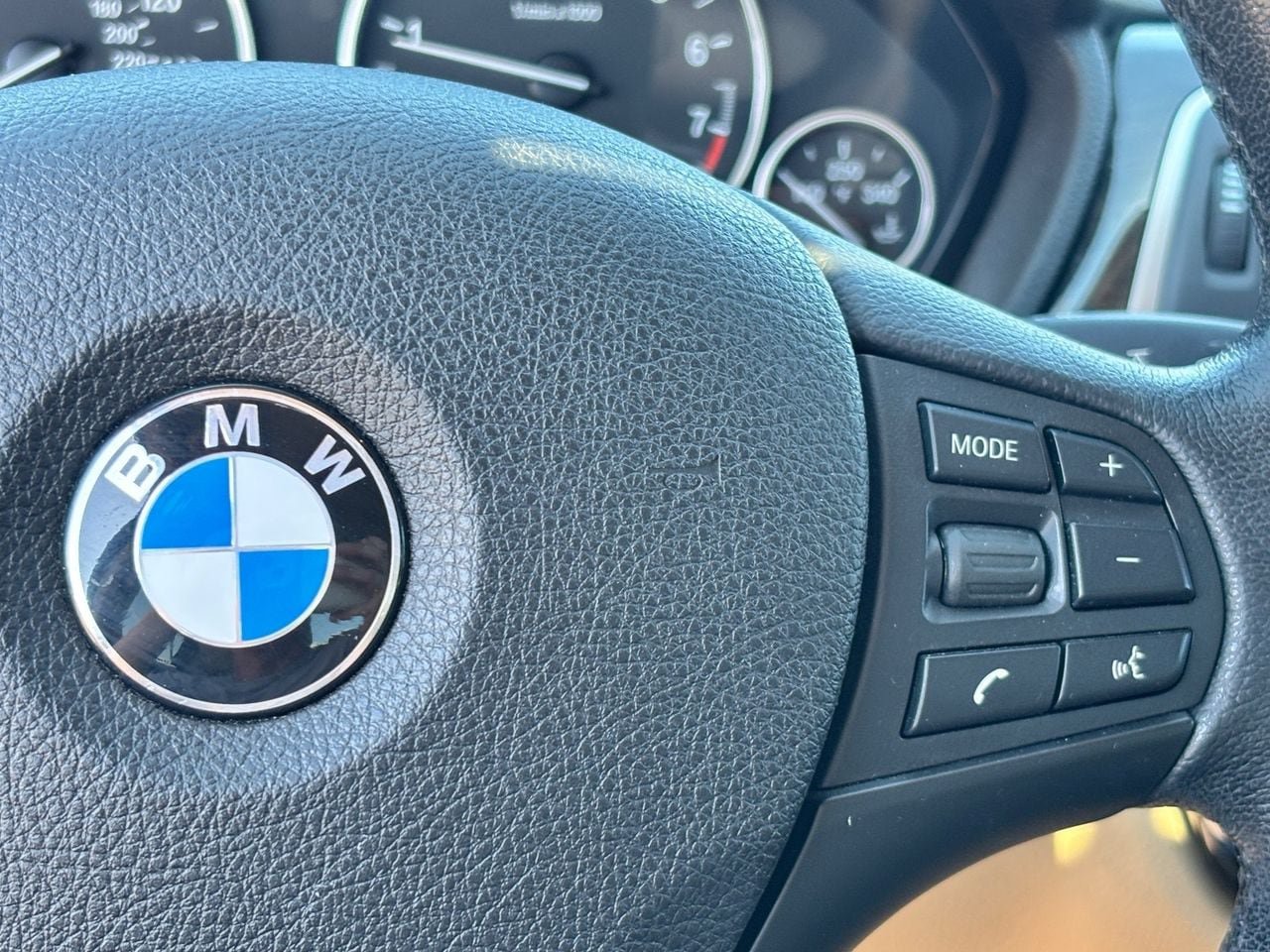 Used 2017 BMW 320i Sedan RWD image 20
