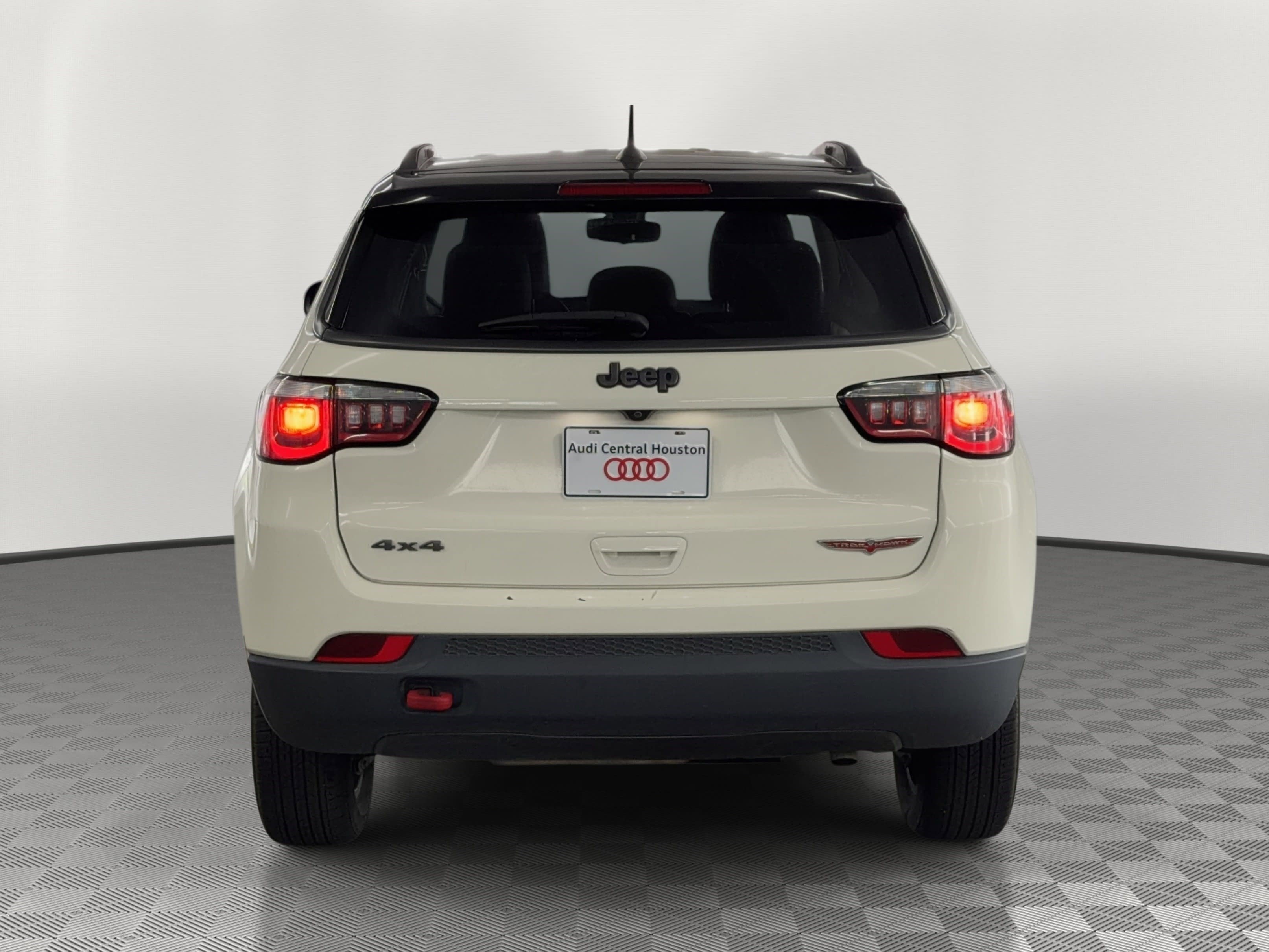 Used 2019 Jeep Compass Trailhawk AWD/4WD image 10