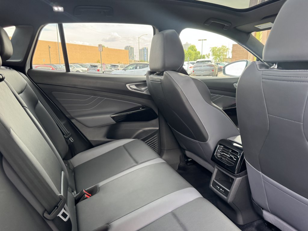 Used 2024 Volkswagen ID.4 S RWD image 37