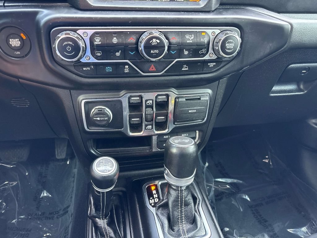 Used 2023 Jeep Wrangler Unlimited Sahara w/ Cold Weather Group AWD/4WD image 19