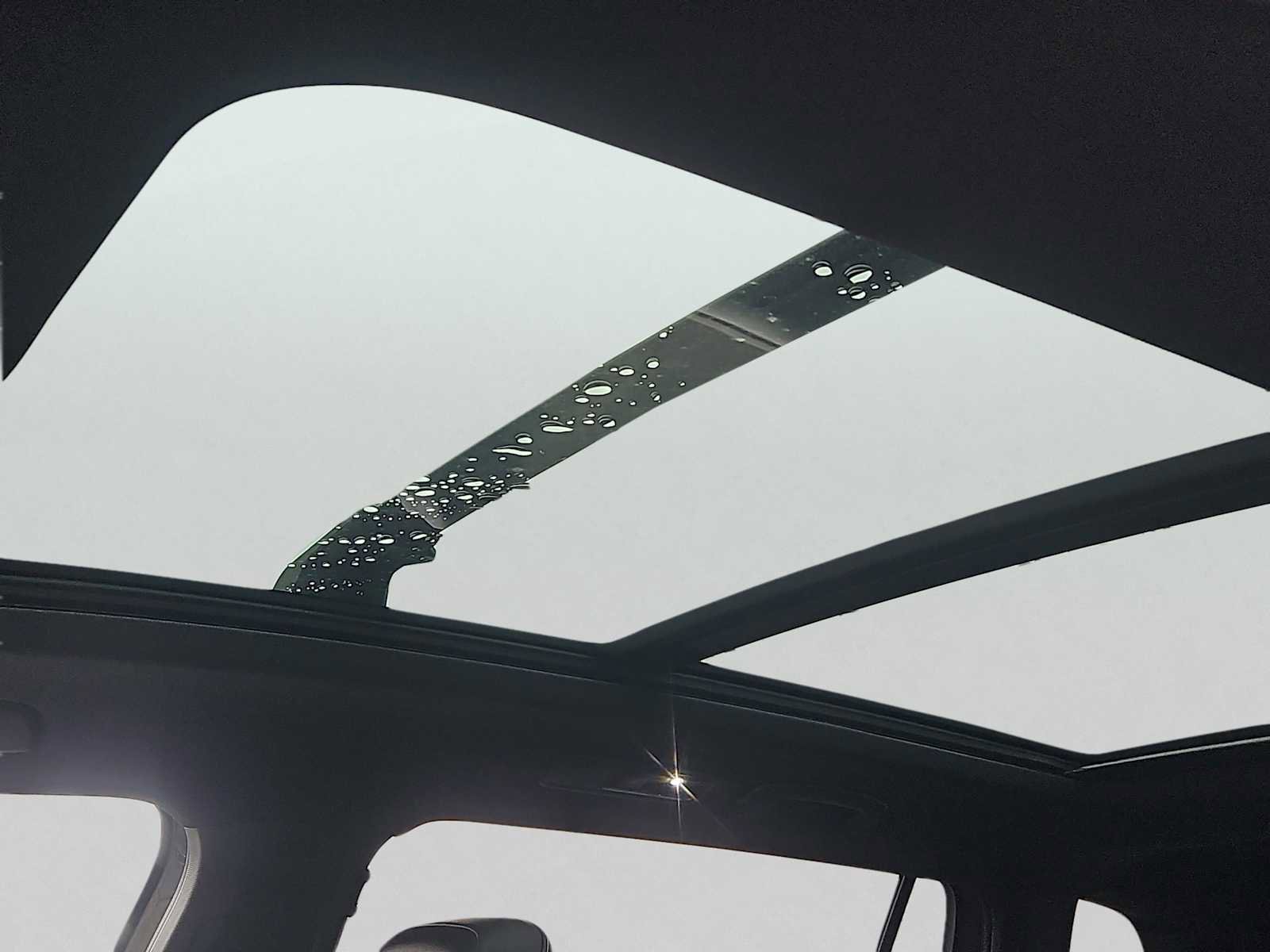 Used 2024 Volkswagen Tiguan SE R-Line image 16