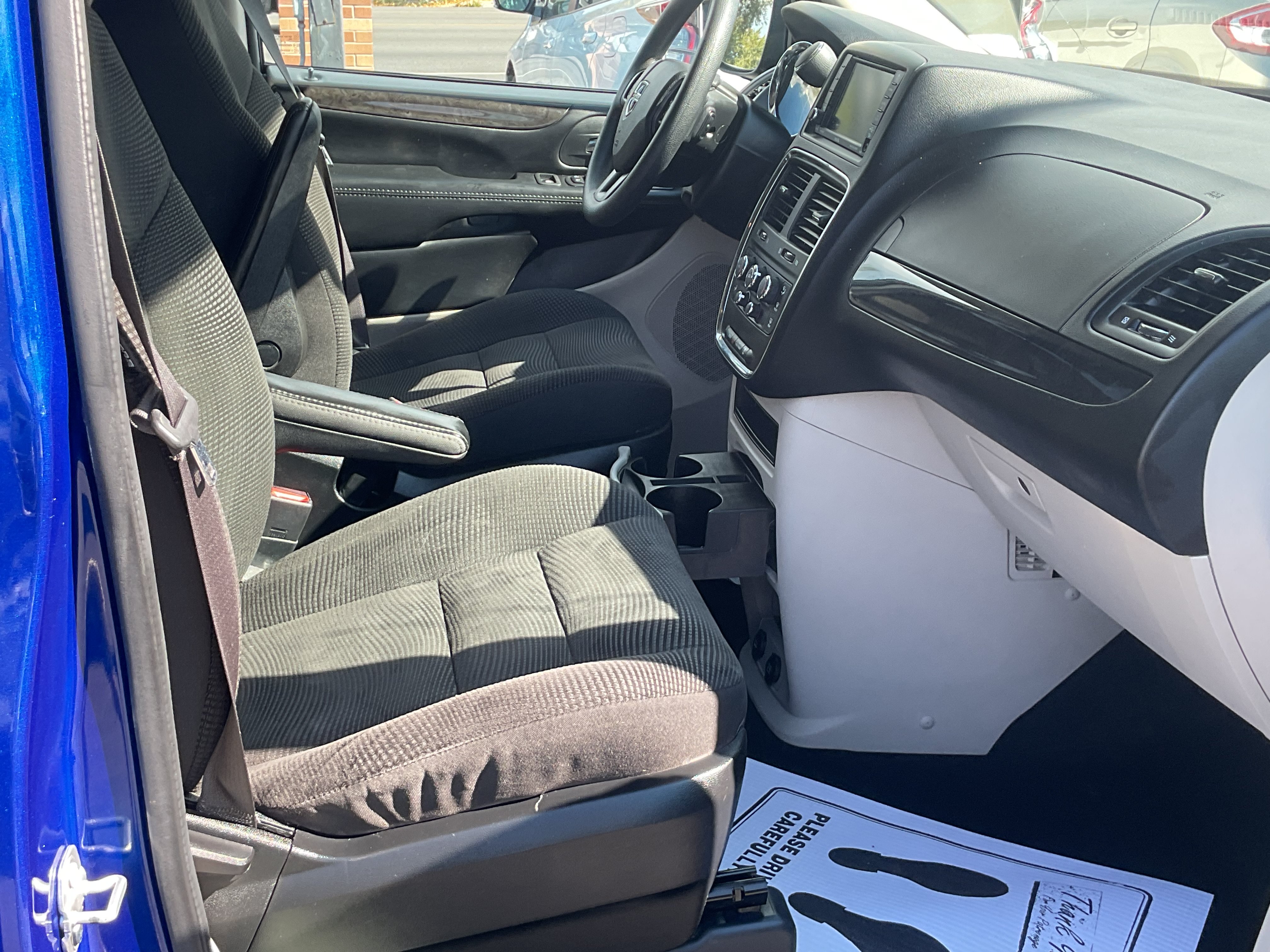 Used 2020 Dodge Grand Caravan SE w/ UConnect Hands-Free Group FWD image 9