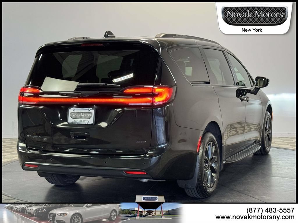 Used 2021 Chrysler Pacifica Touring-L w/ S Appearance Package AWD/4WD image 8