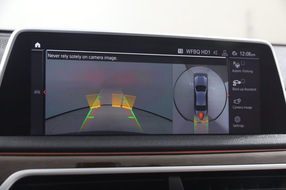 Used 2020 BMW 750i xDrive AWD/4WD image 11