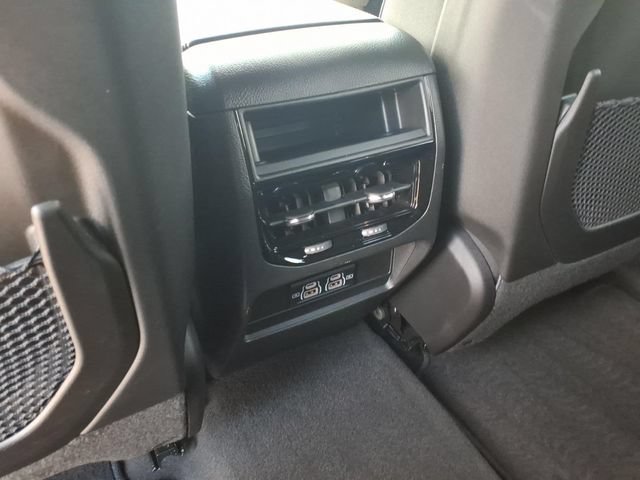 Used 2025 Jeep Grand Cherokee Laredo RWD image 9