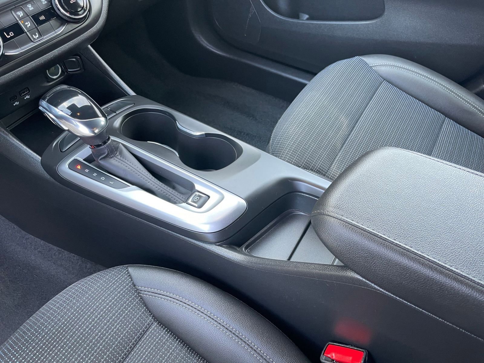 Used 2025 Buick Envista Preferred image 41