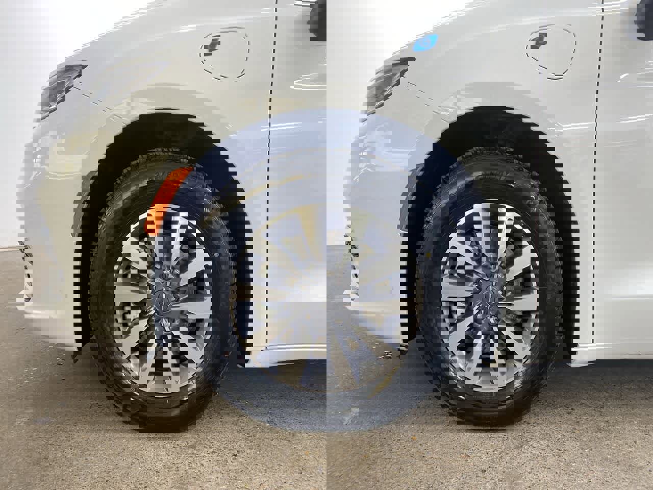 Used 2023 Chrysler Pacifica Touring-L image 12