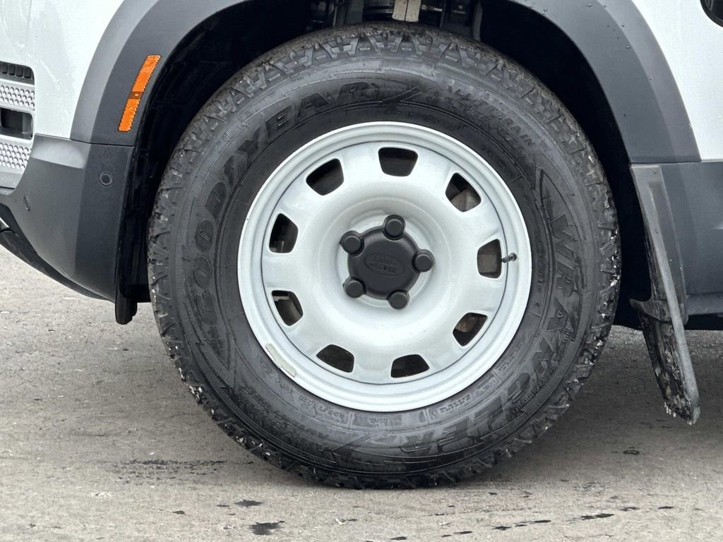 Used 2023 Land Rover Defender 110 S image 9