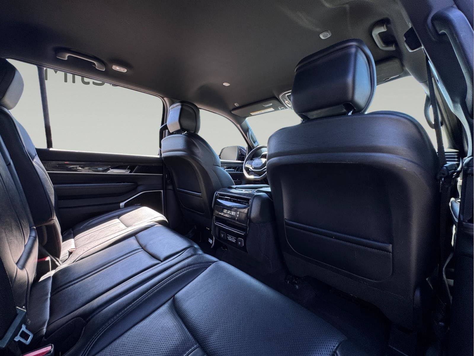 Used 2022 Jeep Wagoneer Series II AWD/4WD image 21