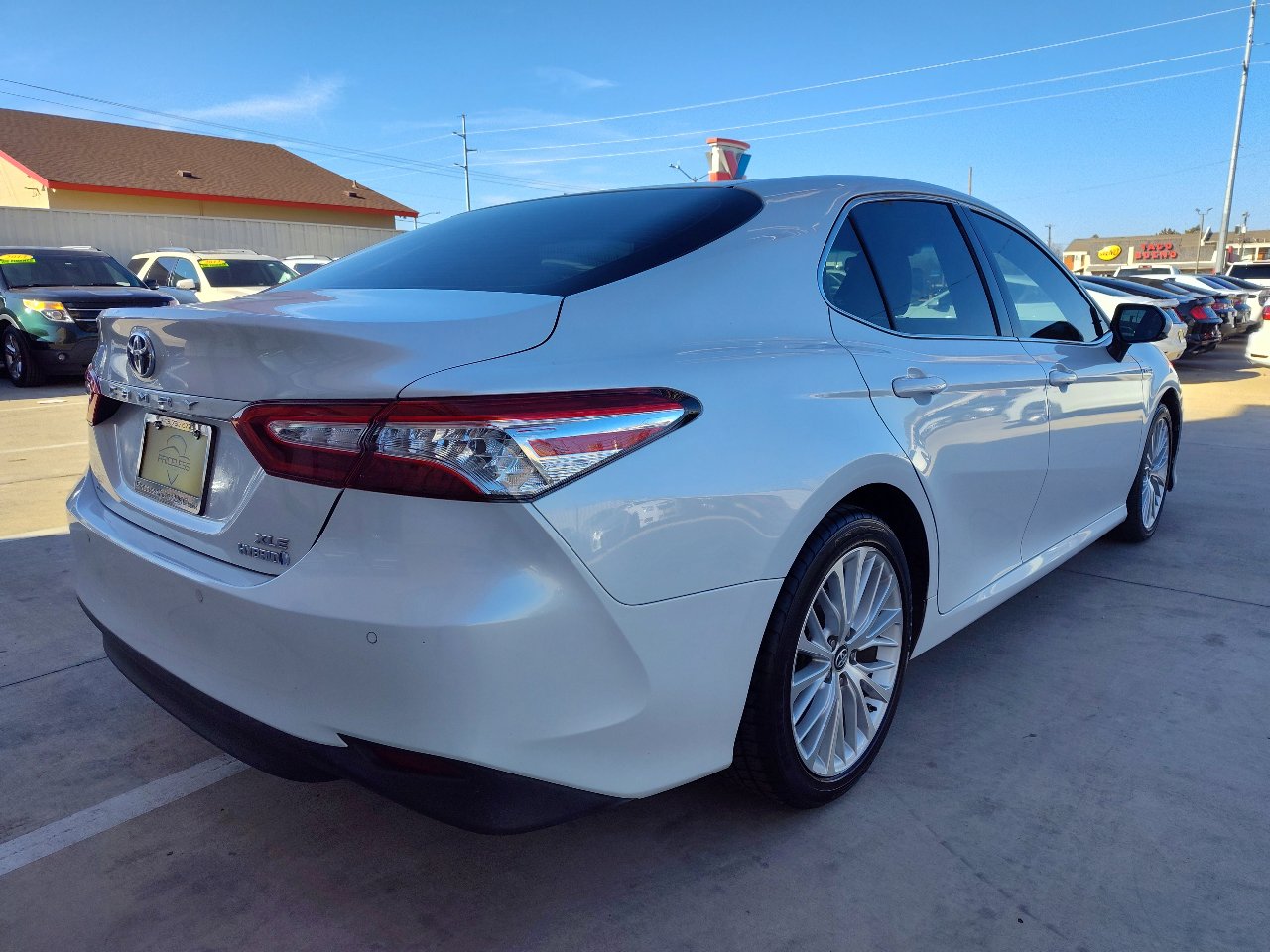 Used 2018 Toyota Camry XLE image 4