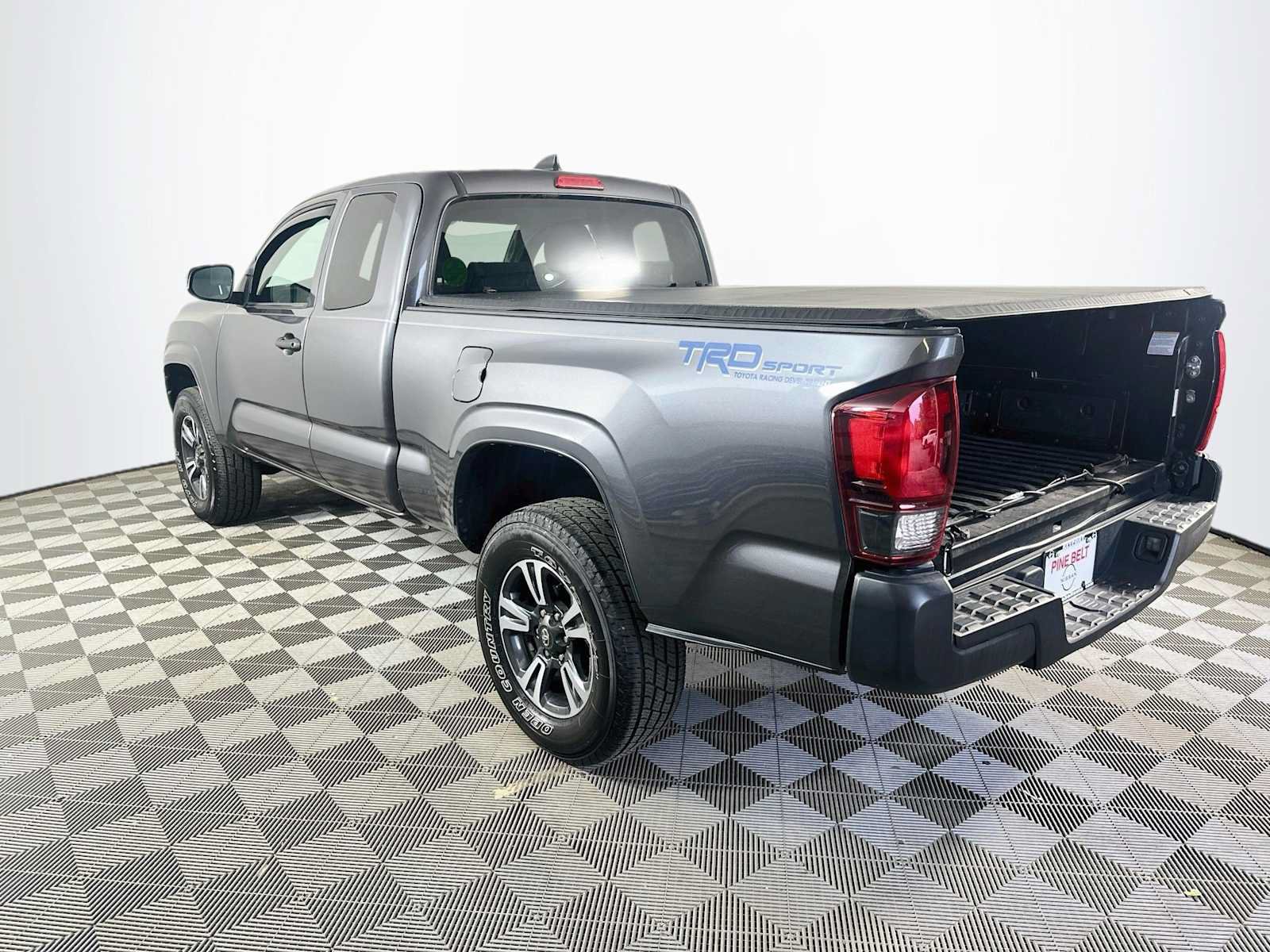 Used 2022 Toyota Tacoma SR RWD image 6