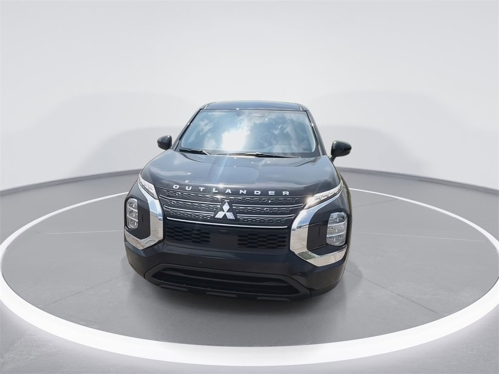 New 2025 Mitsubishi Outlander ES image 3