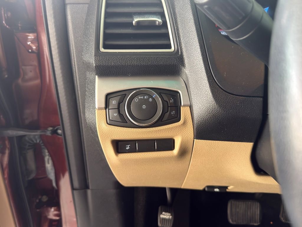 Used 2016 Ford Explorer XLT w/ Equipment Group 202A FWD image 17