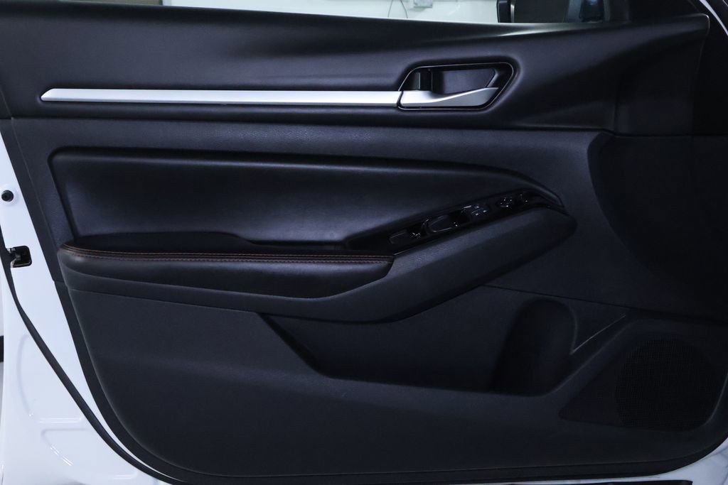 Used 2024 Nissan Altima 2.5 SR image 12