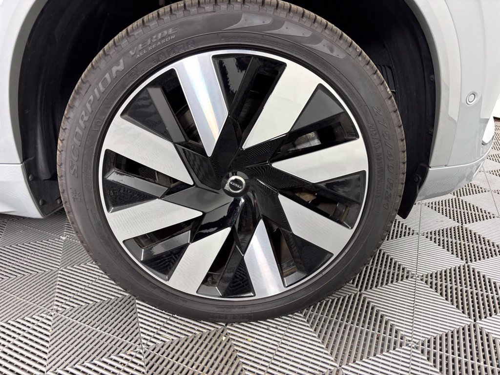 Certified 2025 Volvo XC90 T8 Plus w/ Protection Package AWD/4WD image 11