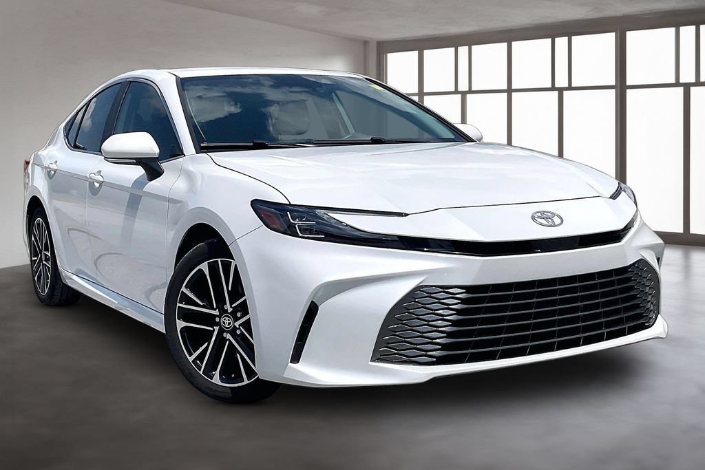 Used 2025 Toyota Camry XLE FWD image 3