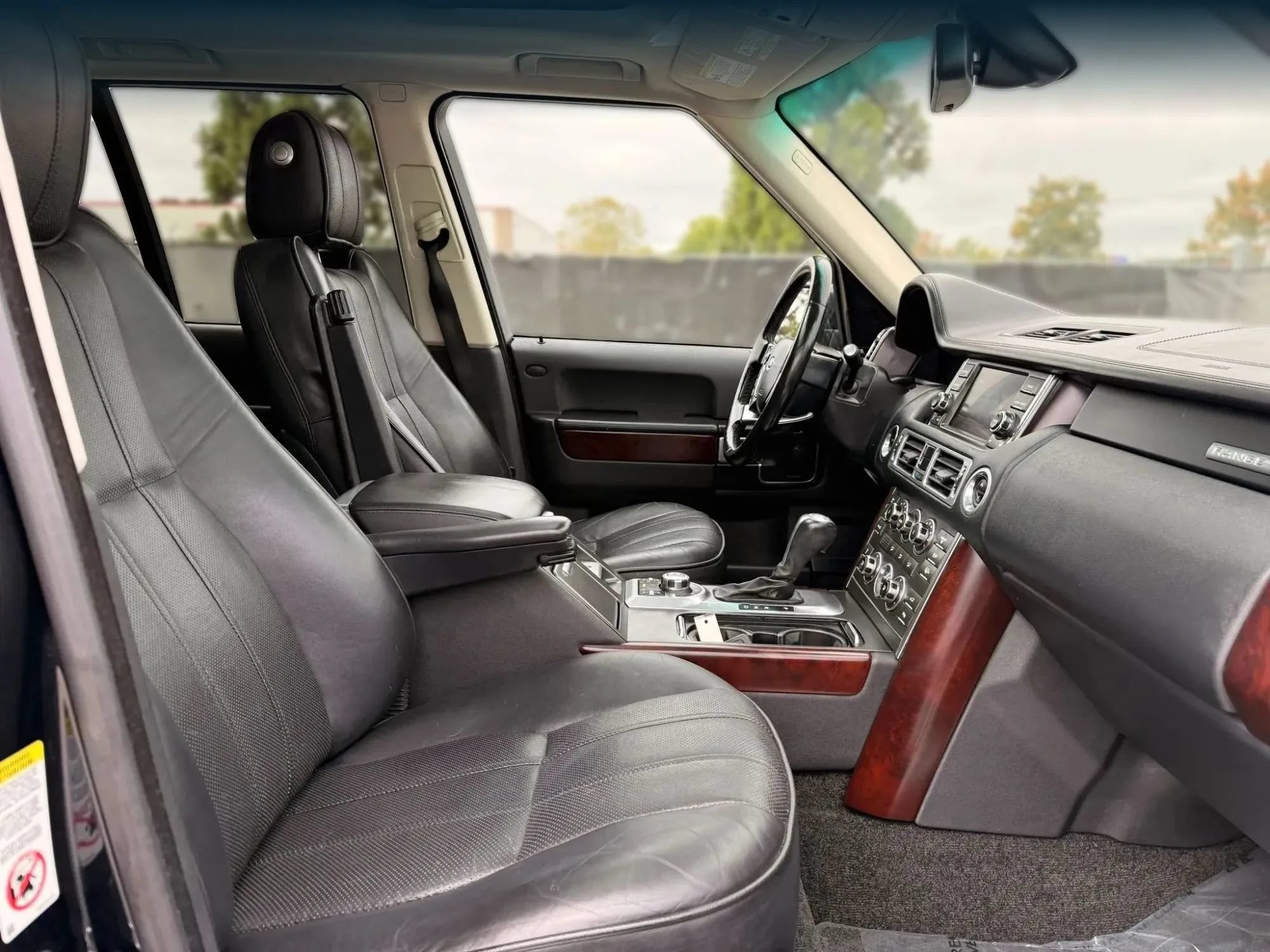 Used 2011 Land Rover Range Rover HSE LUX AWD/4WD image 18