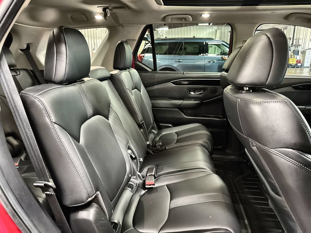 Used 2023 Honda Pilot Touring image 32