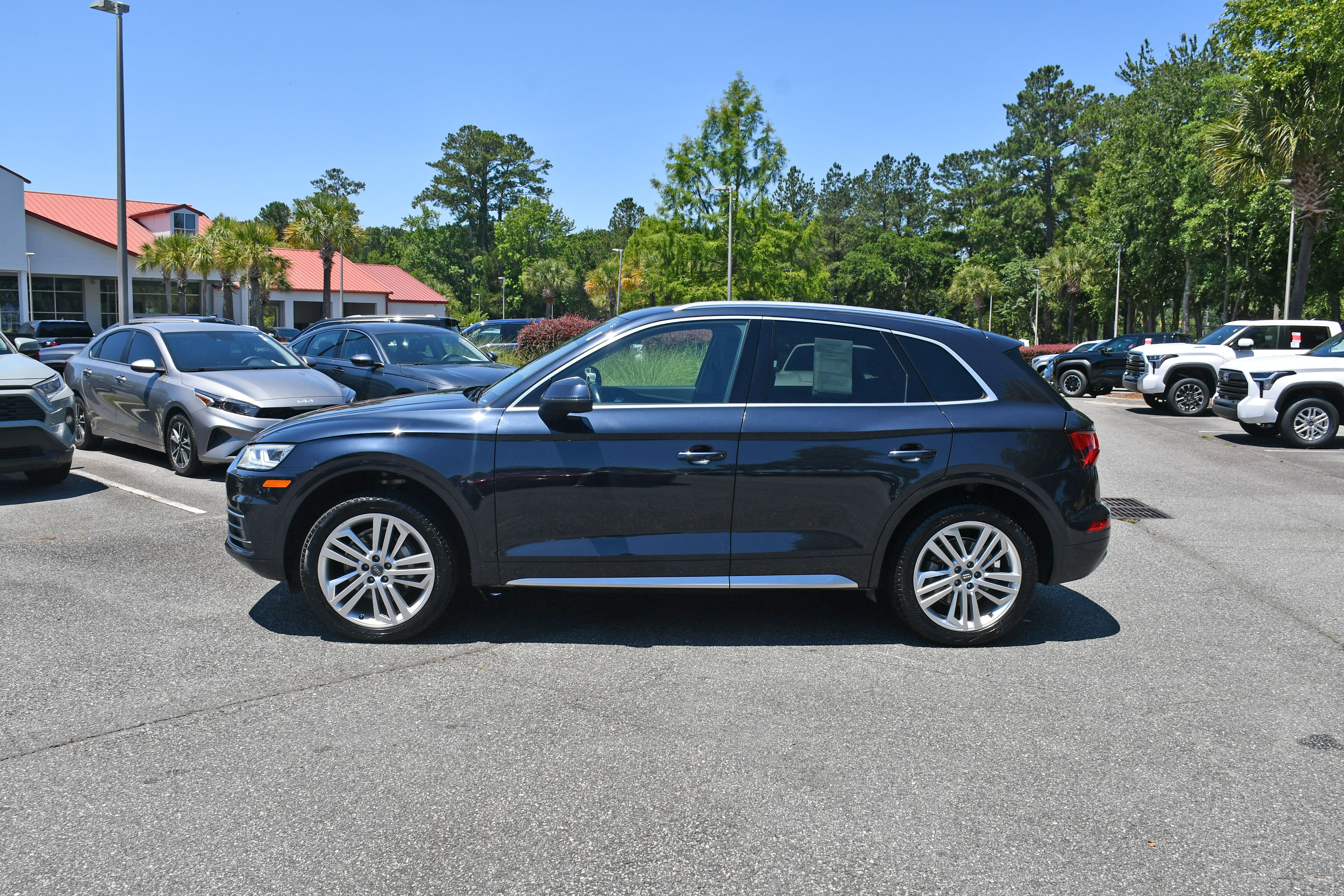 Used 2018 Audi Q5 2.0T Premium Plus w/ Premium Plus Package AWD/4WD image 2