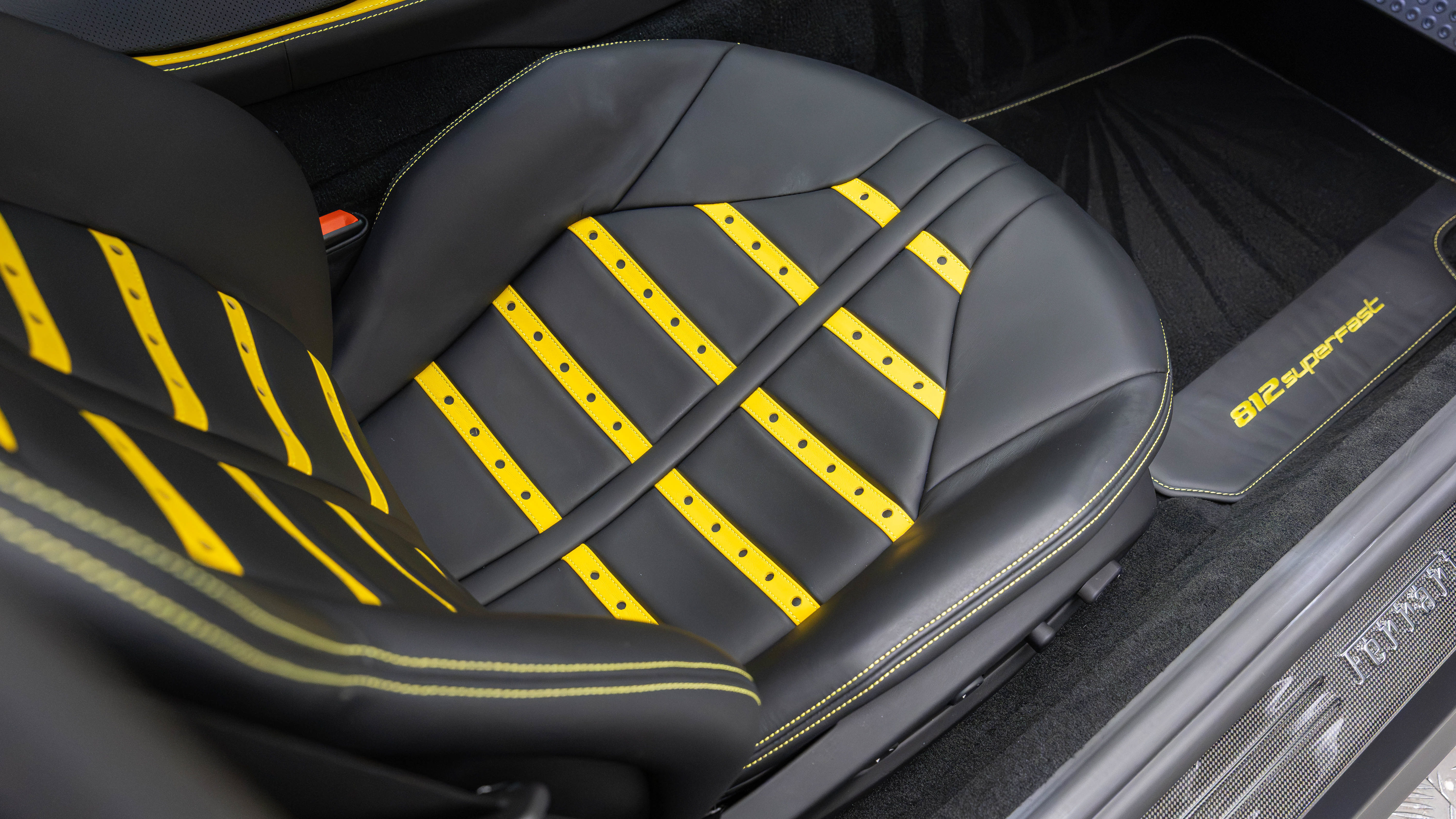 Used 2020 Ferrari 812 Superfast RWD image 46