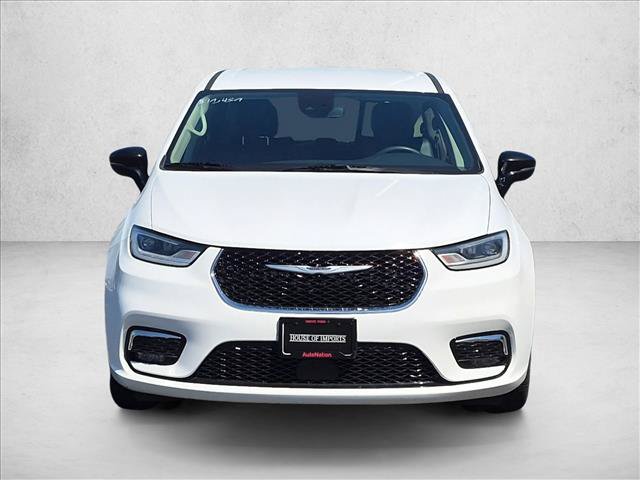 Used 2024 Chrysler Pacifica Limited FWD image 2