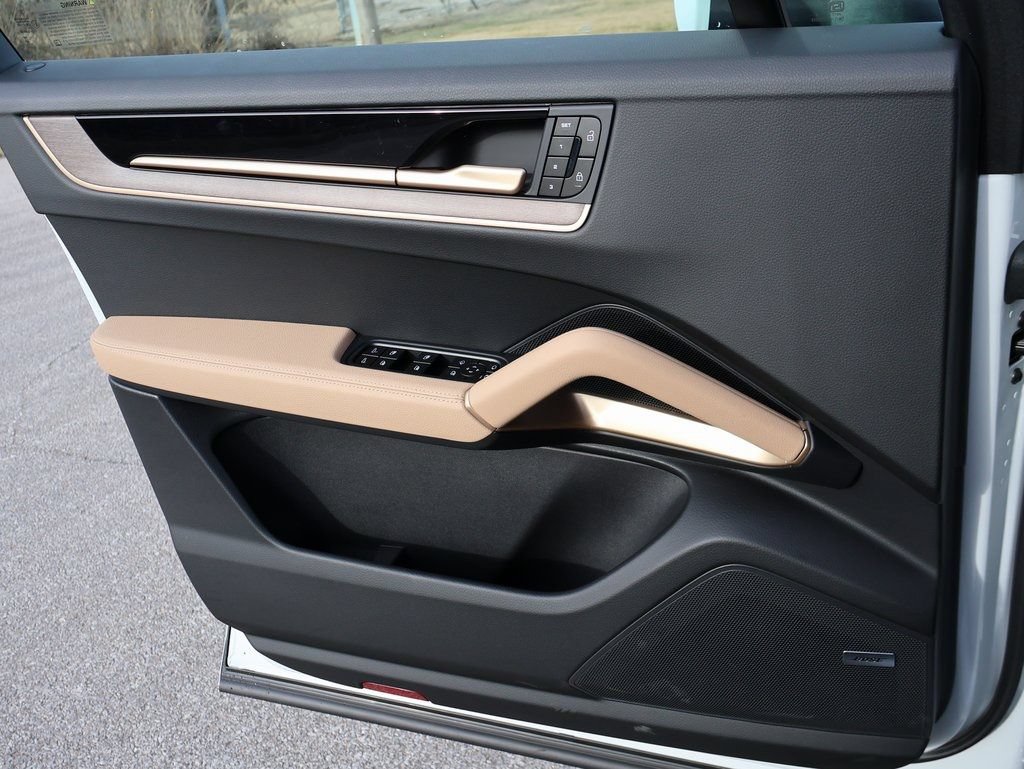 New 2026 Porsche Cayenne Coupe AWD/4WD image 35