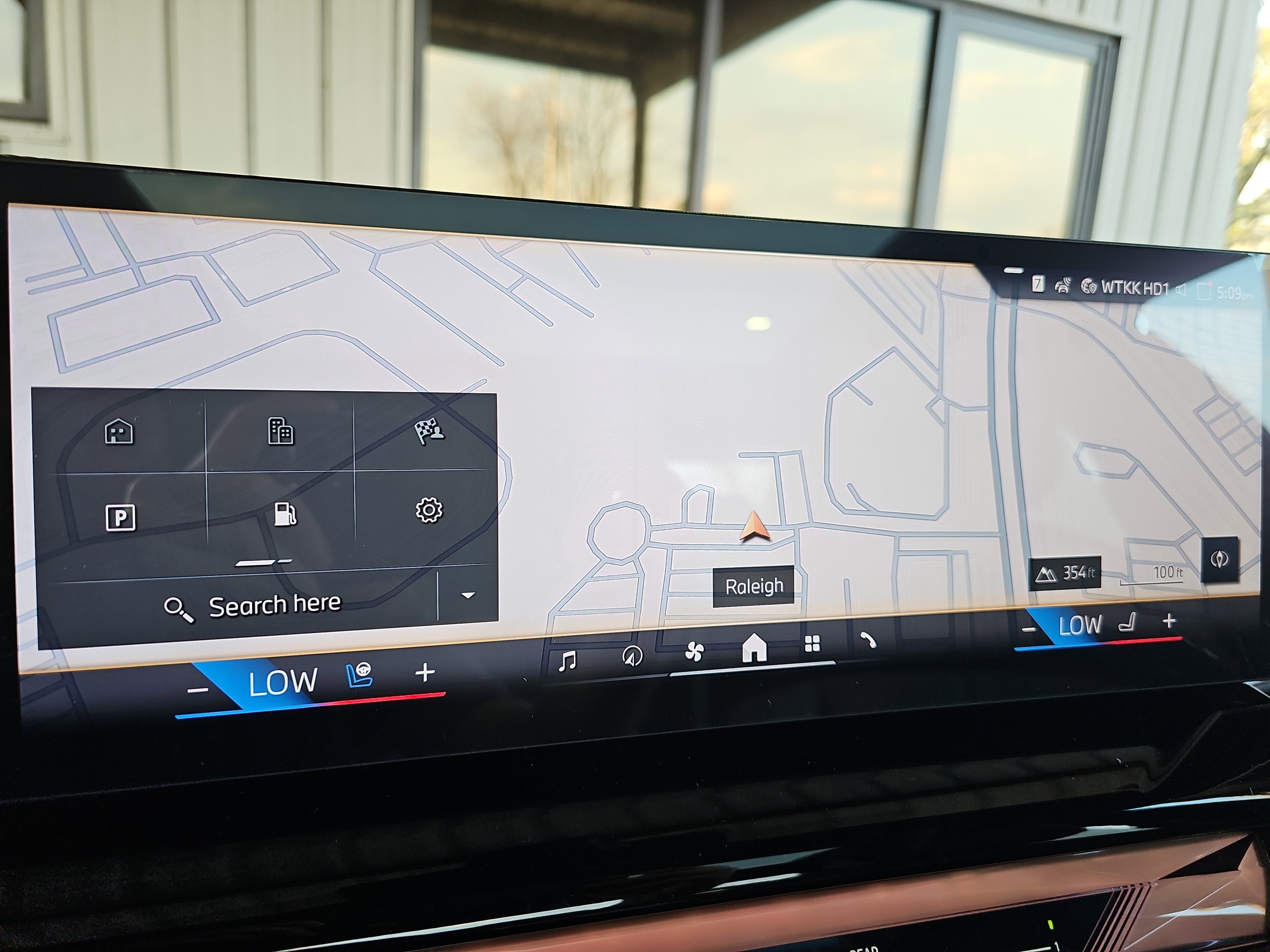 New 2026 BMW 550e xDrive w/ Executive Package image 24