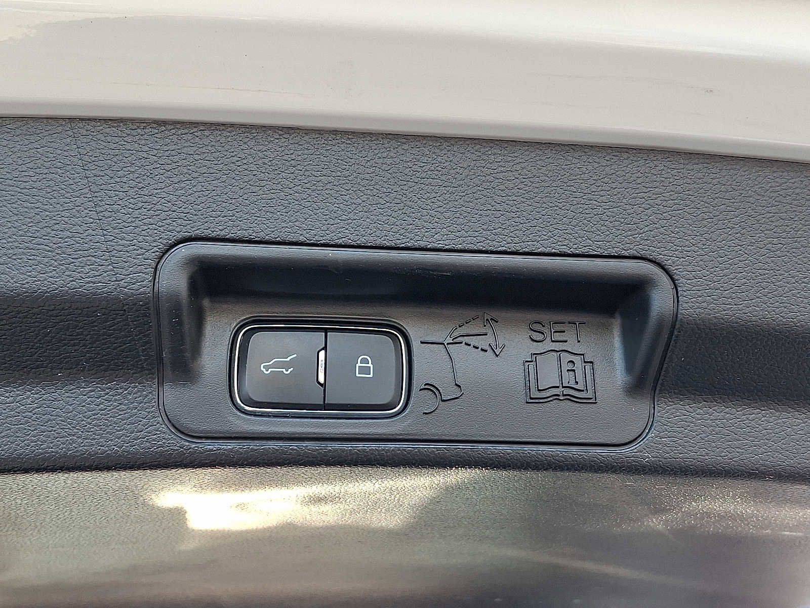 Certified 2020 Ford Explorer XLT w/ Equipment Group 202A image 32