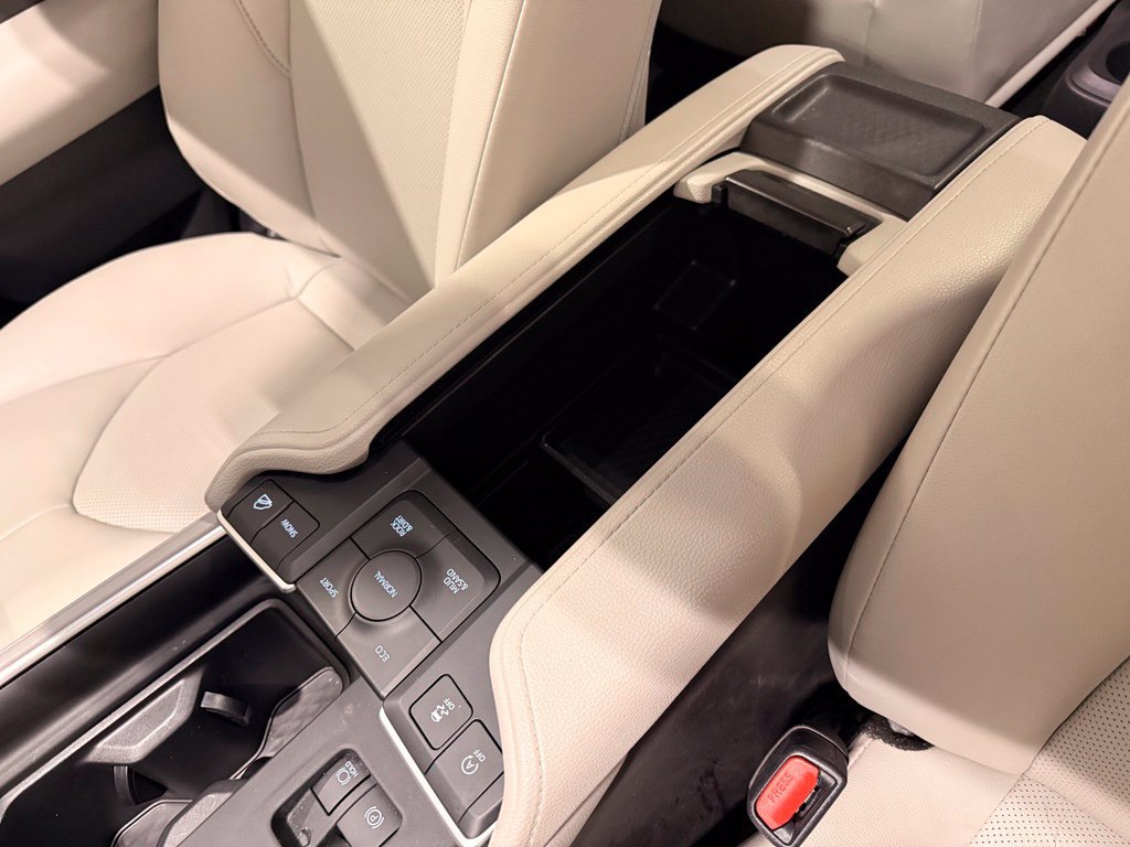 Used 2024 Toyota Grand Highlander AWD image 29