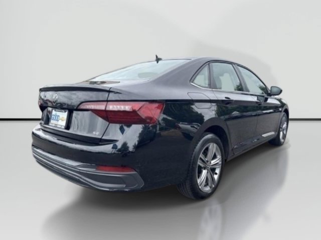 Used 2024 Volkswagen Jetta SE FWD image 5