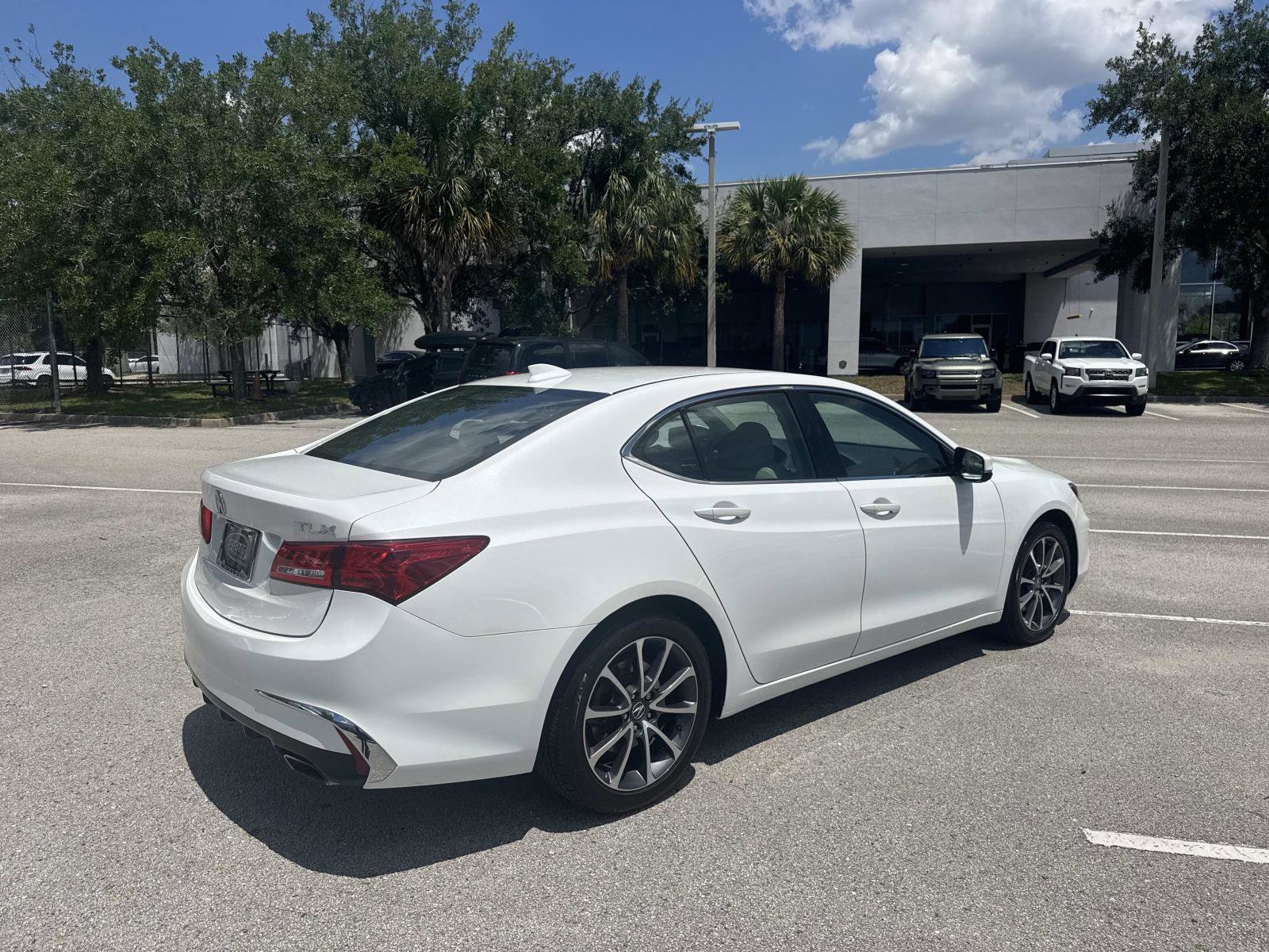 Used 2018 Acura TLX V6 FWD image 3