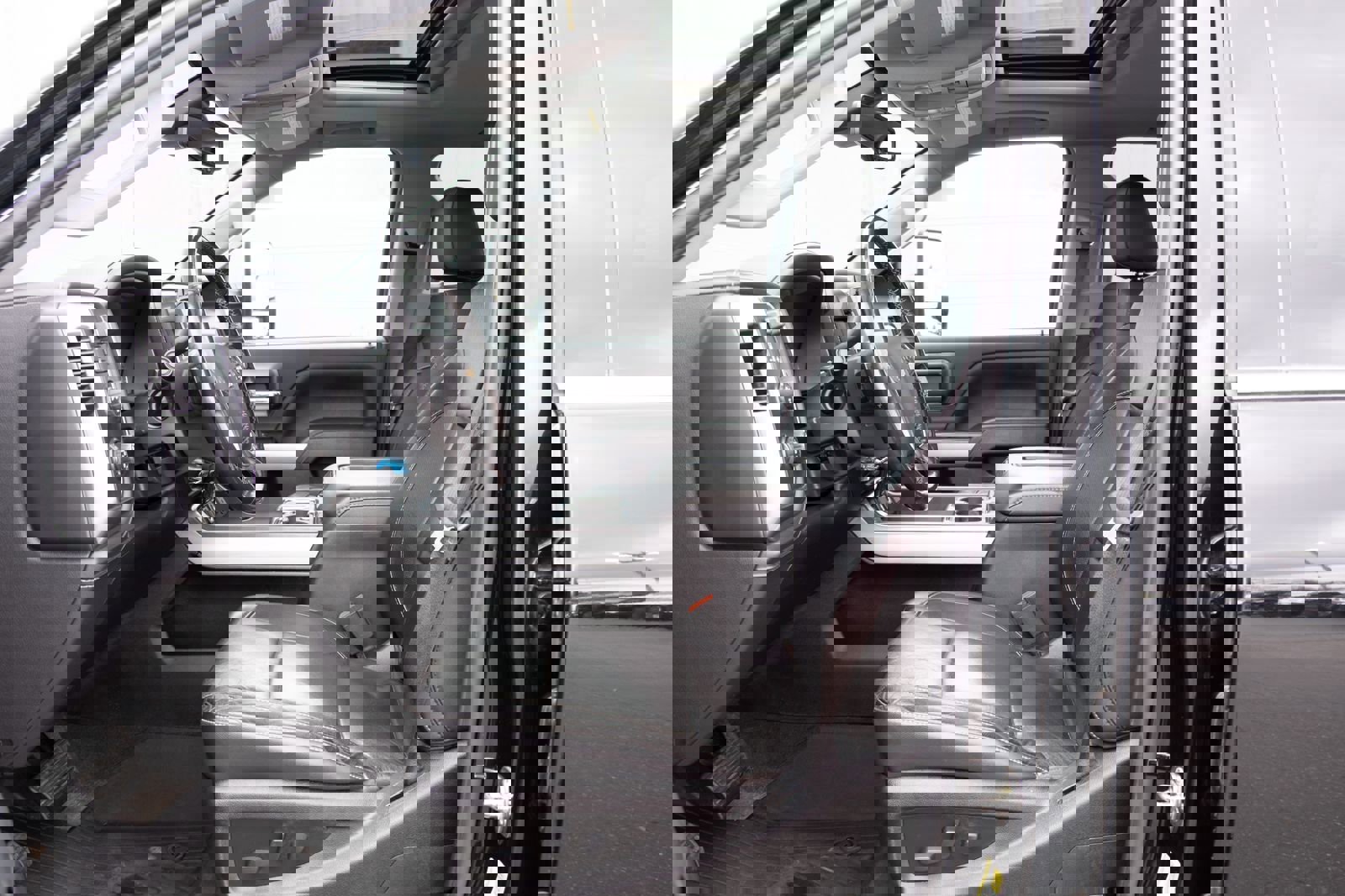 Used 2019 Chevrolet Silverado 3500 LTZ w/ LTZ Plus Package image 12