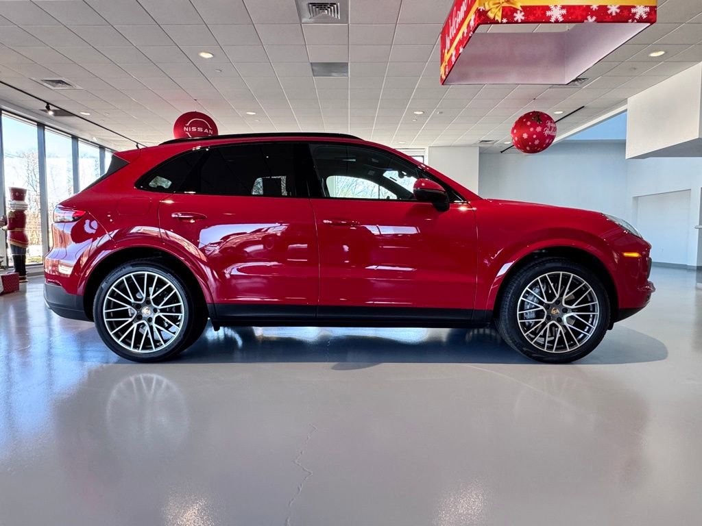 Used 2023 Porsche Cayenne Platinum Edition image 6