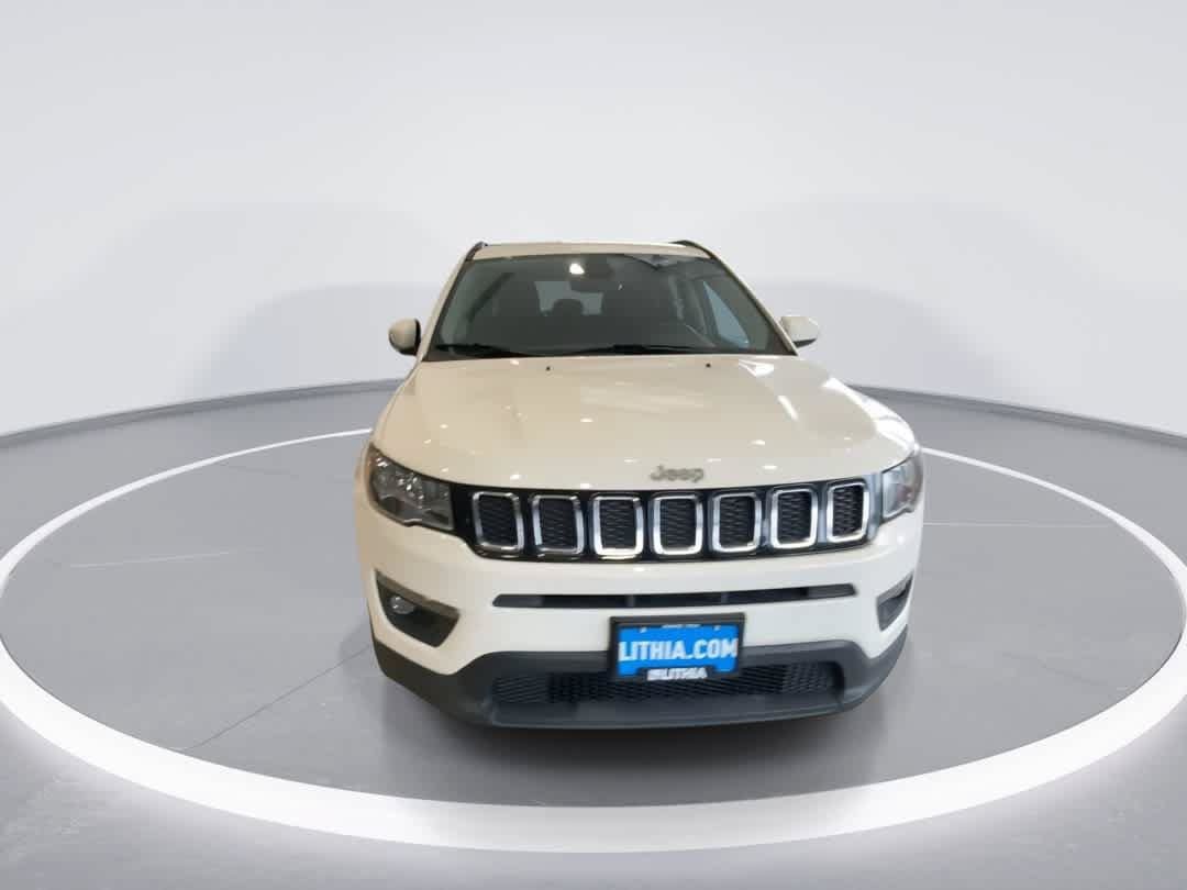Used 2018 Jeep Compass Latitude w/ Popular Equipment Group AWD/4WD image 3