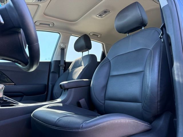 Used 2022 Kia Niro EX Premium image 14
