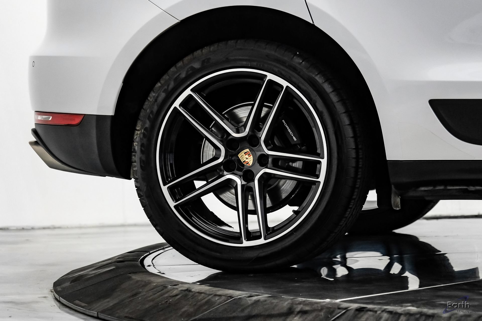 Used 2021 Porsche Macan AWD/4WD image 93