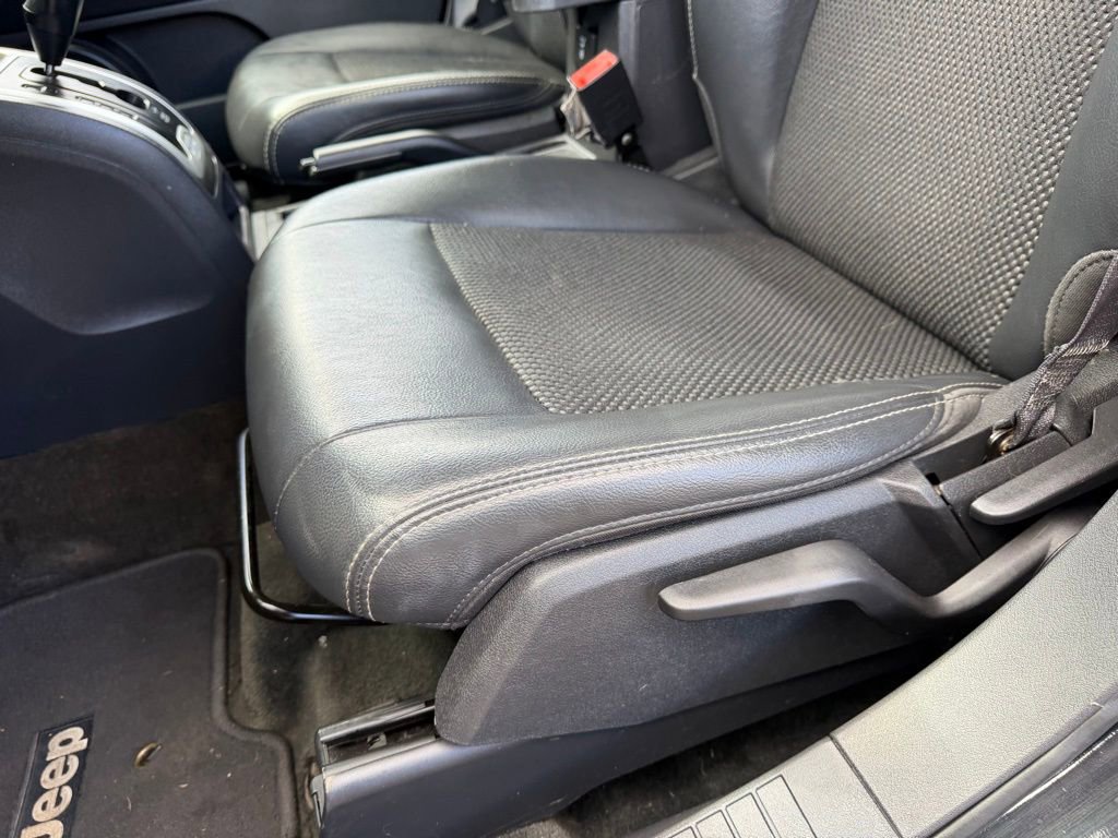 Used 2016 Jeep Compass Latitude image 13