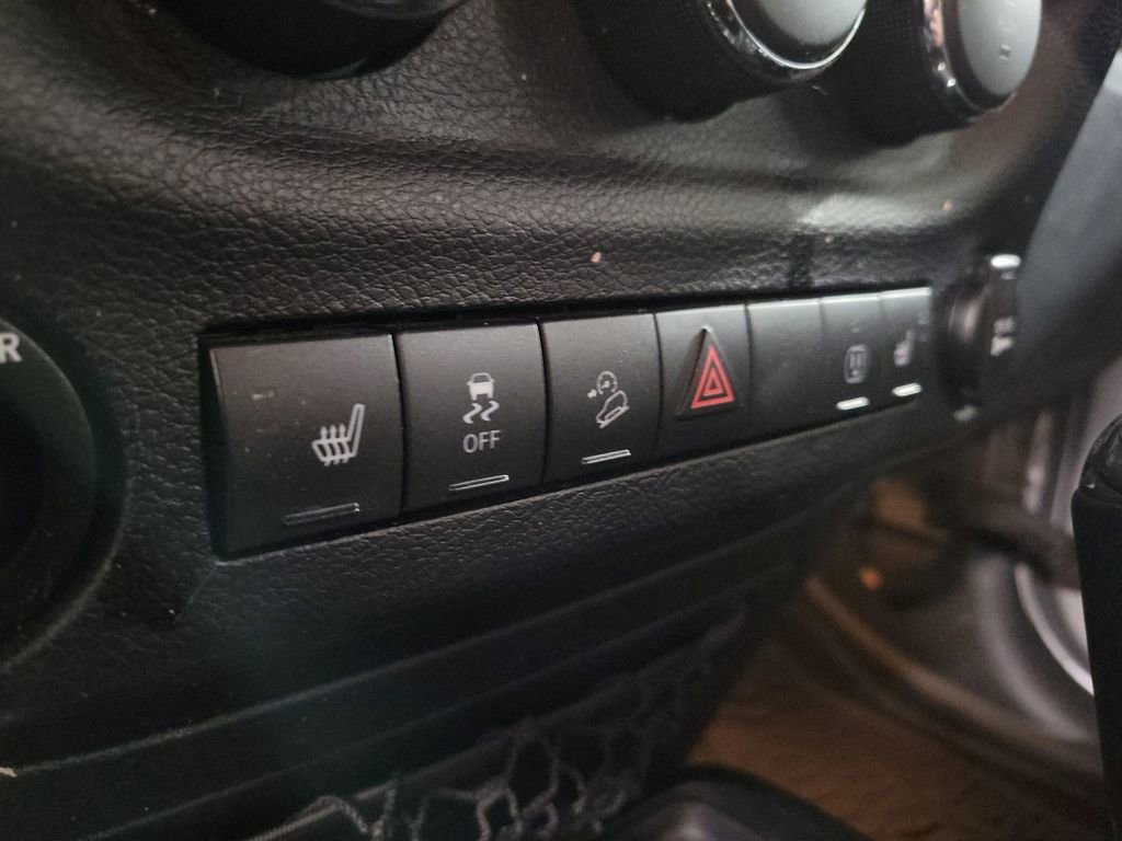 Used 2018 Jeep Wrangler Unlimited Sahara image 18