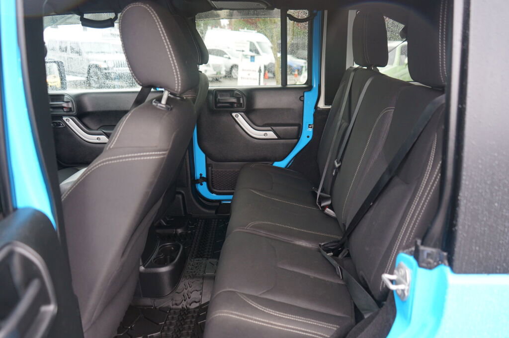Used 2018 Jeep Wrangler Unlimited Rubicon w/ Connectivity Group image 14