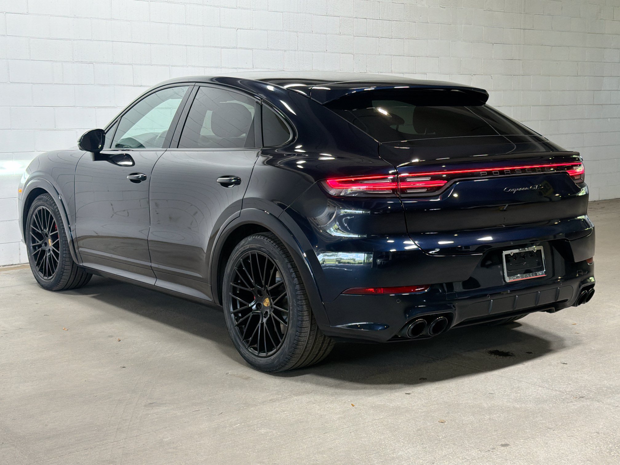 Certified 2023 Porsche Cayenne GTS AWD/4WD image 3