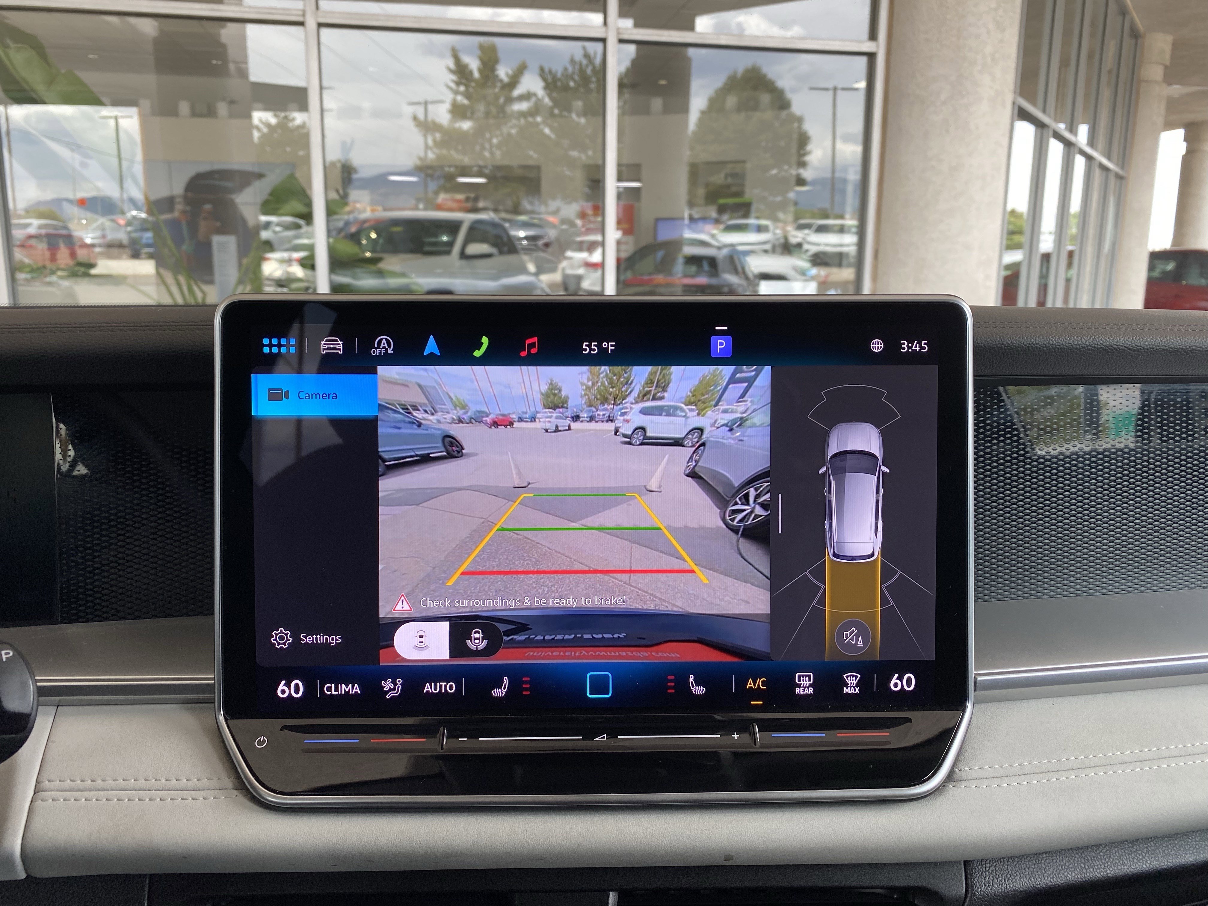 Used 2025 Volkswagen Tiguan SE w/ Panoramic Sunroof Package AWD/4WD image 4
