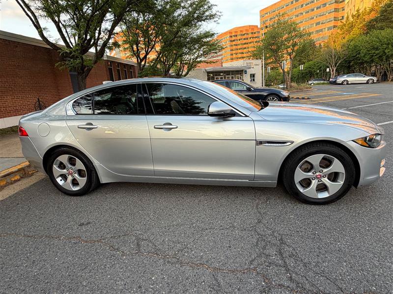 Used 2017 Jaguar XE Premium AWD/4WD image 7