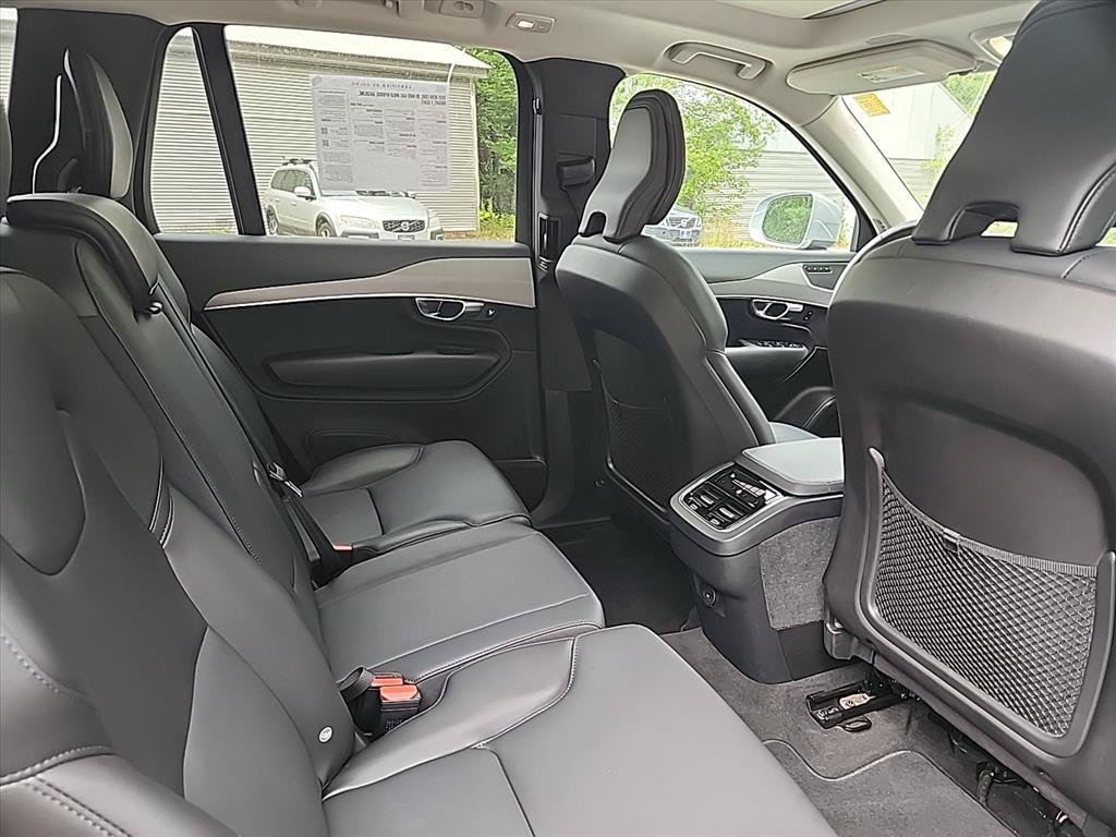 Certified 2025 Volvo XC90 B5 Core w/ Climate Package AWD/4WD image 30